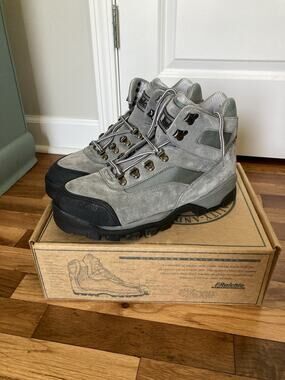 Raichle Men's Size 10.5 M Swiss Leather Hiking Mountaineering Boots VTG